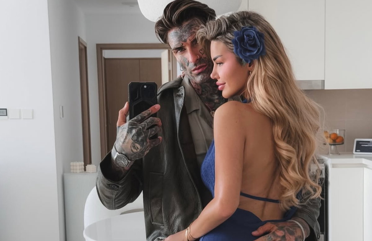 Kim Virginia Hartung und Nikola Glumac machen ein Selfie