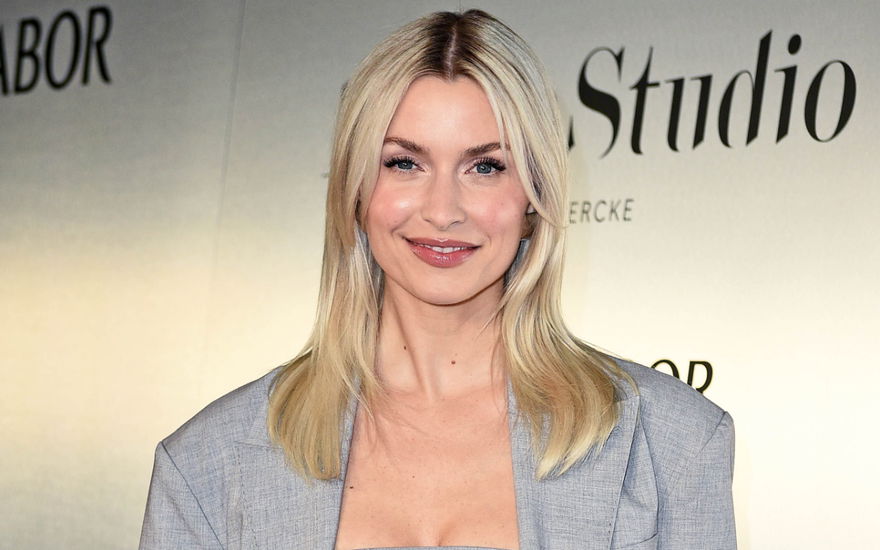 Lena Gercke lächelt