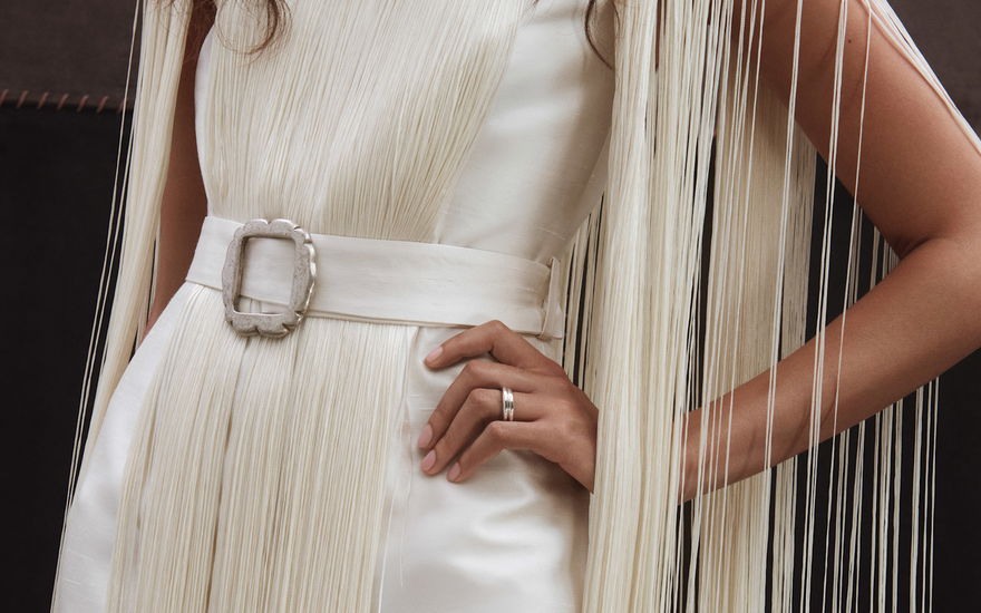 Frau mit einem Ring