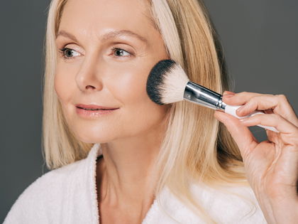 Make-up-Trend 2025: Alle Frauen ab 60 lieben diese BB Cream aus der Drogerie