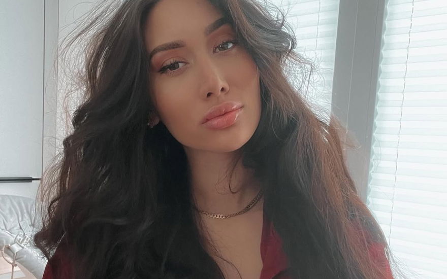 Samira Yavuz guckt ernst