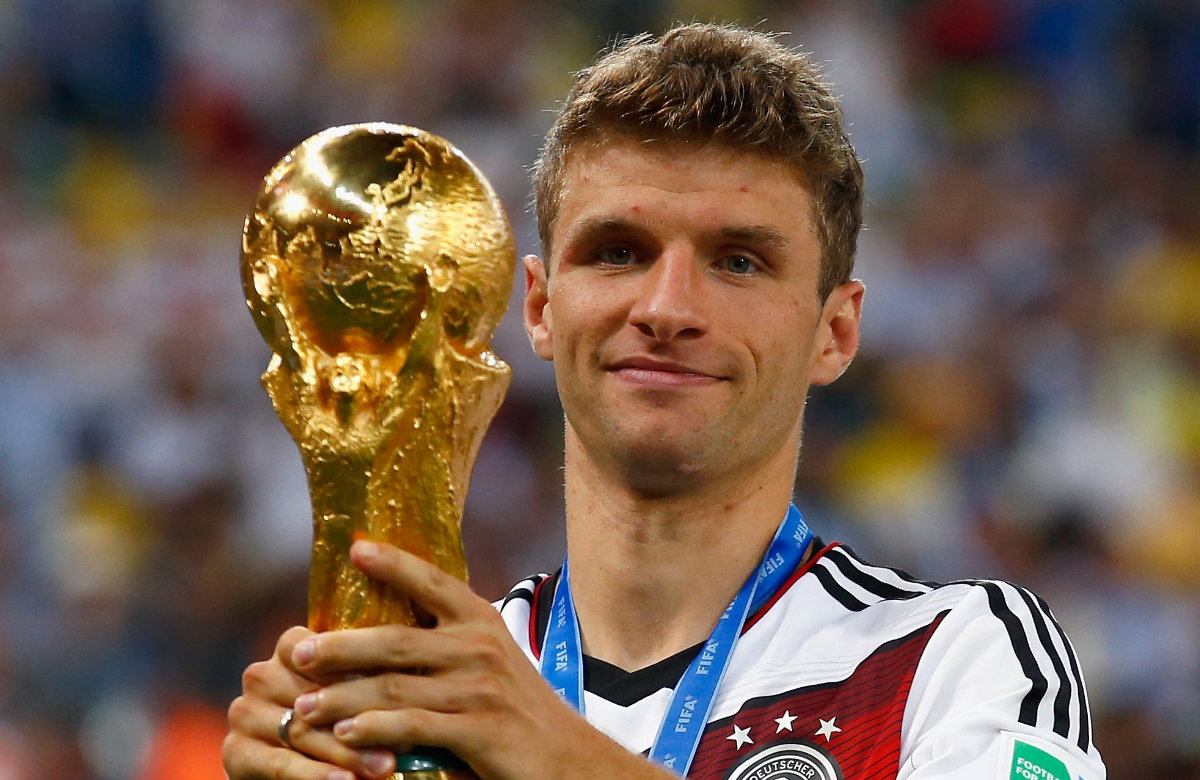 Thomas Müller mit dem WM-Pokal