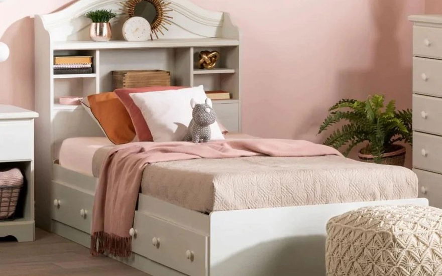 Zimmer mit viel Stauraum