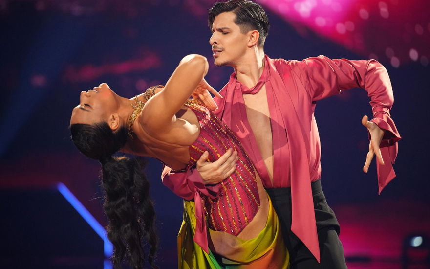 Alexandru Ionel mit Marie Mouroum bei Lets Dance