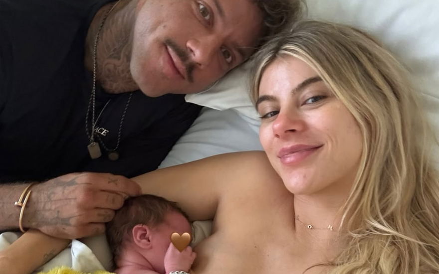 Christian Wolf und Romina Palm mit ihrer Tochter kurz nach Entbindung