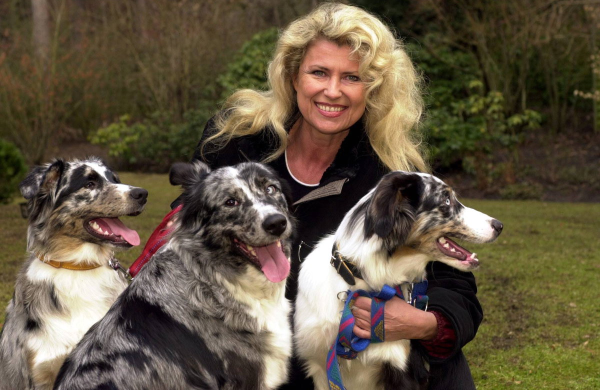 Dagmar Wöhrl jünger mit Hunden