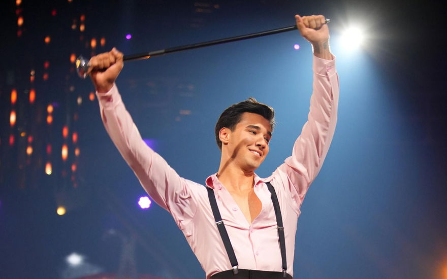 Diego Pooth mit Stab in der Hand