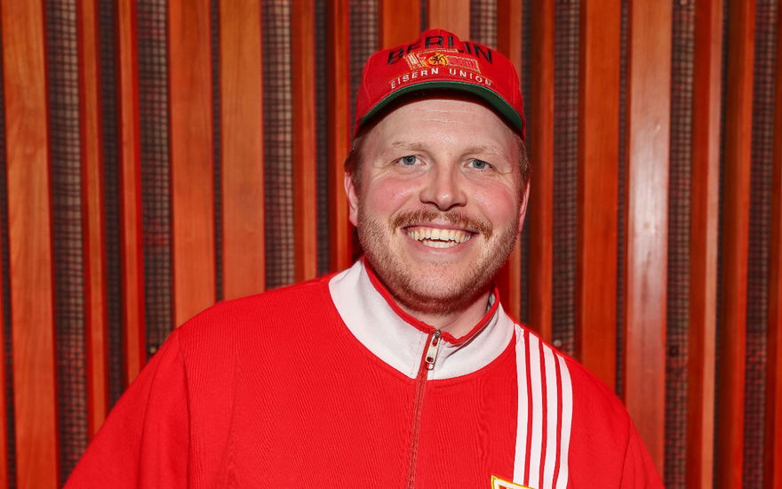 Finch trägt Union Berlin Merch