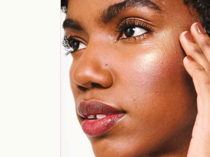 Make-up: Dieser Highlighter schenkt einen strahlenden Glass-Skin-Effekt in 3 Sekunden