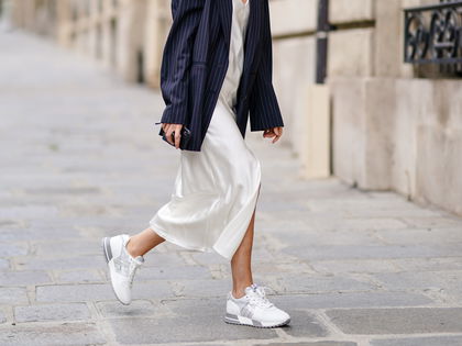 Streetstyle inspiriert: Wie Pariserinnen ihre Sneakers tragen