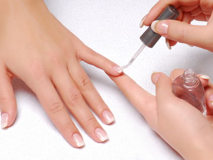 Laut "Öko-Test": Dieser 4-Euro-Top-Coat aus Drogerie ist "sehr gut"