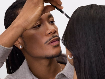 Laut Make-up-Artist: Dieser Drogerie-Foundcealer ist ein absolutes Must-have