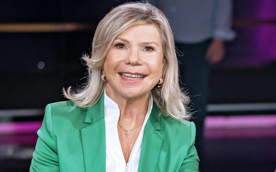 Marianne Hartl lächelt