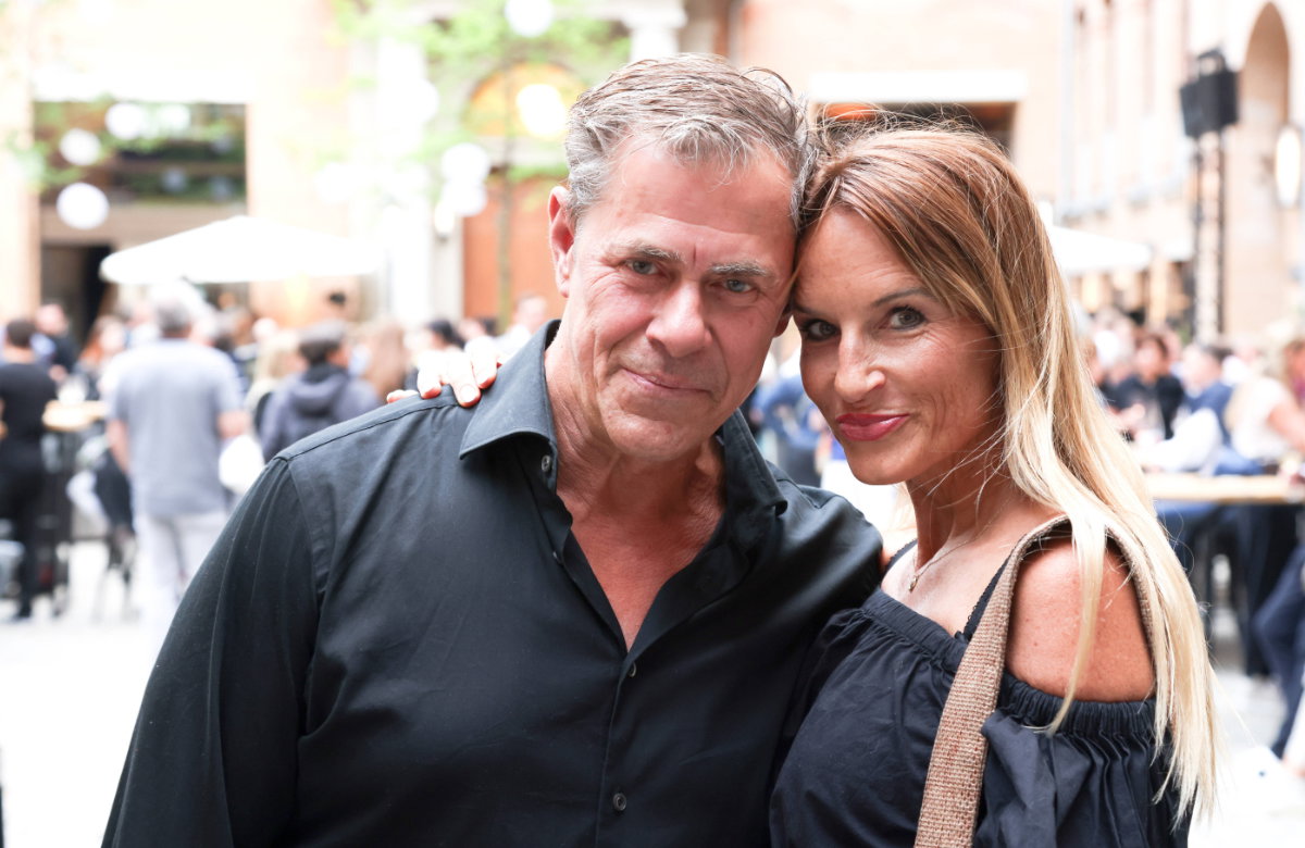 Sven Martinek und Bianca Rütter, Menschen im Hintergrund
