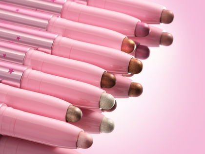 Beauty-Trend 2025: Mit diesem Eye-Shadow-Stick gelingt dir ein perfektes Augen-Make-up in 3 Sekunden
