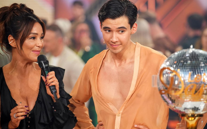 Verona Pooth und Diego bei Let's Dance mit Pokal