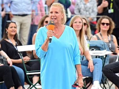 Andrea Kiewel: "Für die OP vorbereitet" – Zuschauer lästern über "Fernsehgarten"-Outfit