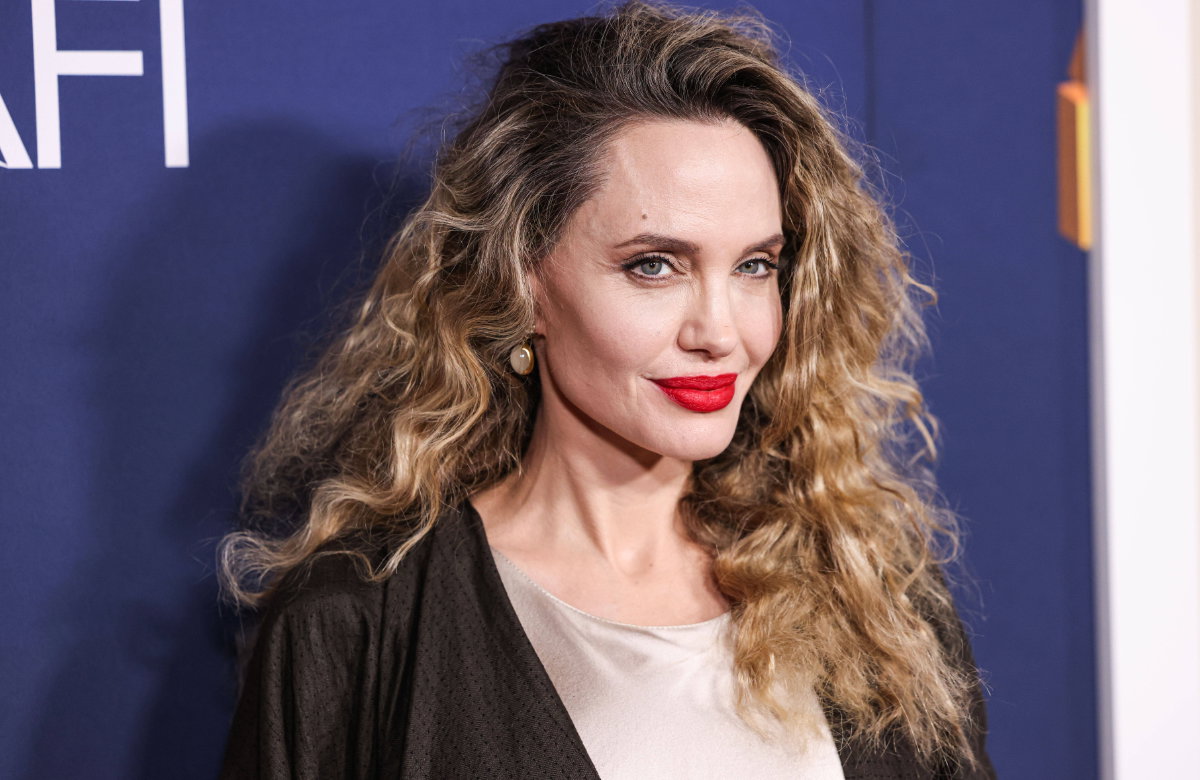 Angelina Jolie wilde Locken