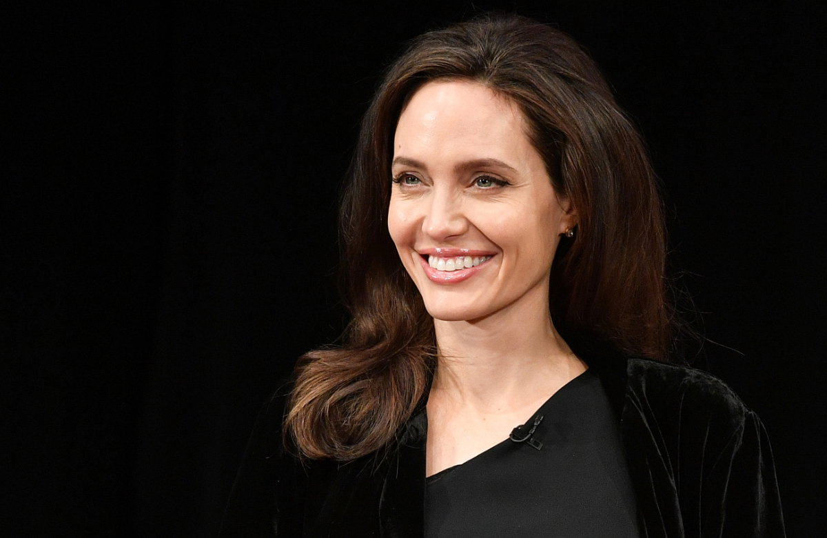 Angelina Jolie trägt offene Haare