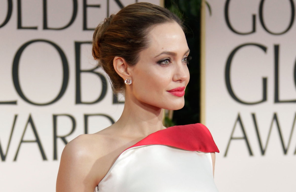 Angelina Jolie Golden Globes 2011