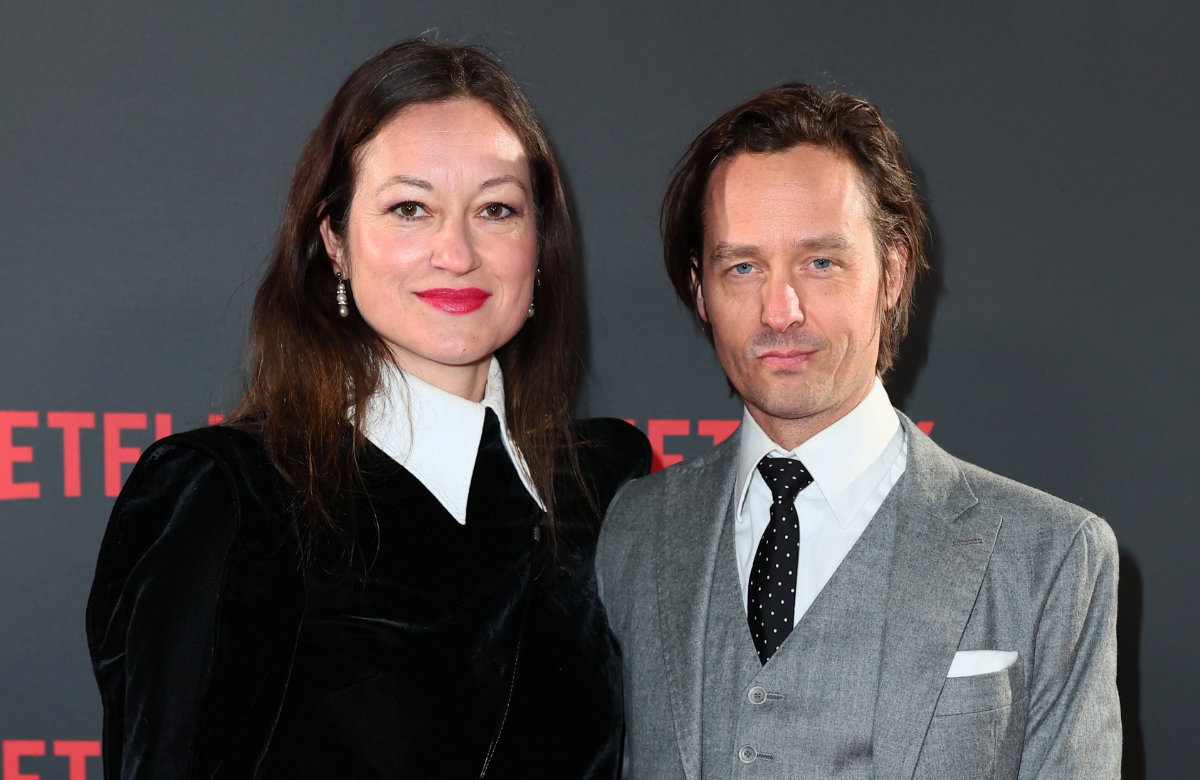 Annie Mosebach und Tom Schilling posieren nebeneinander
