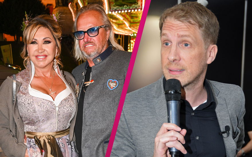 Carmen und Robert Geiss lächeln, Oliver Pocher mit Mikrofon guckt ernst