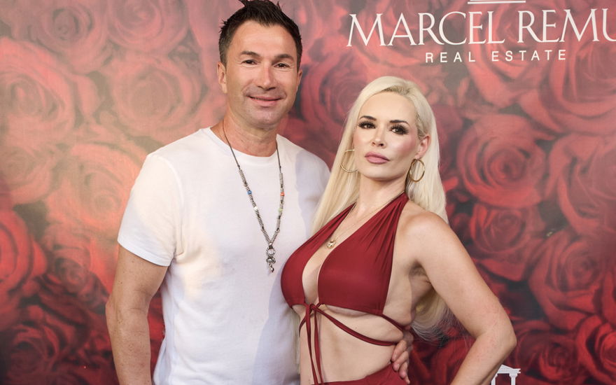 Daniela Katzenberger und Lucas Cordalis posieren Arm in Arm