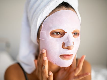 Anti-Aging: Diese 3-Euro-Tuchmaske bringt deine Haut in 15 Minuten zum Strahlen