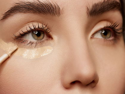 Make-up-Trend 2025: Dieser Drogerie-Concealer ist effektiv wie ein Hyaluron-Serum
