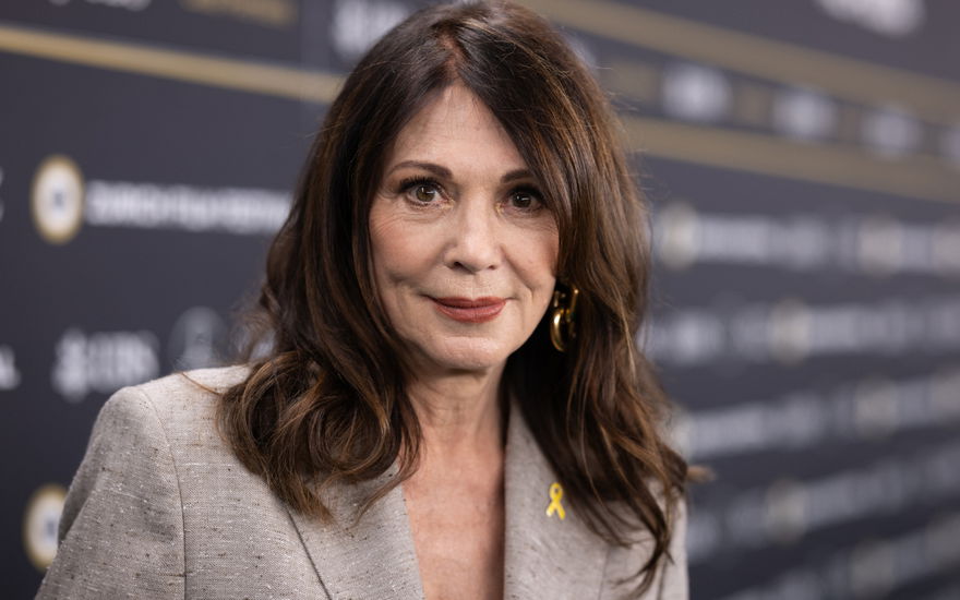 Iris Berben mit schönen Haaren auf rotem Teppich