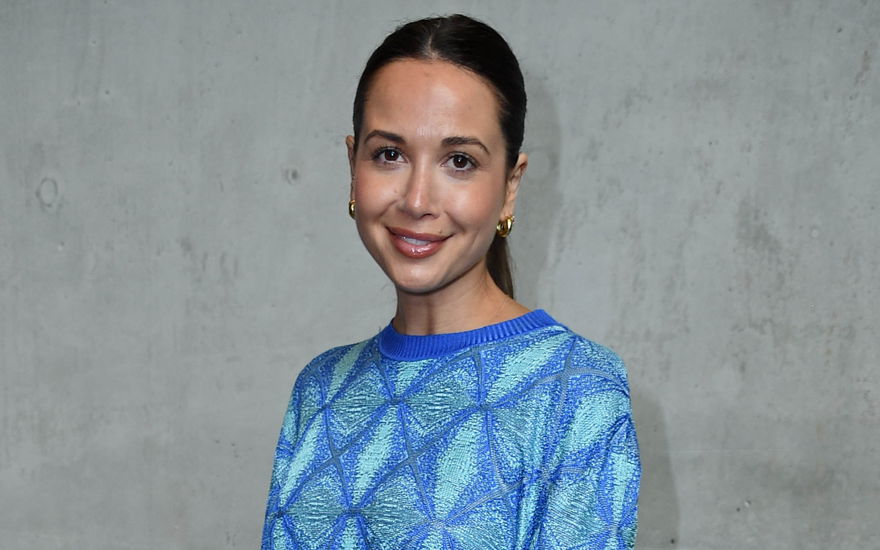 Mandy Capristo lächelt leicht
