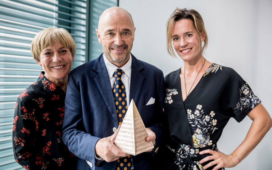 Rosi Mittermaier, Christian und Ameli Neureuther stehen nebeneinander, 2017