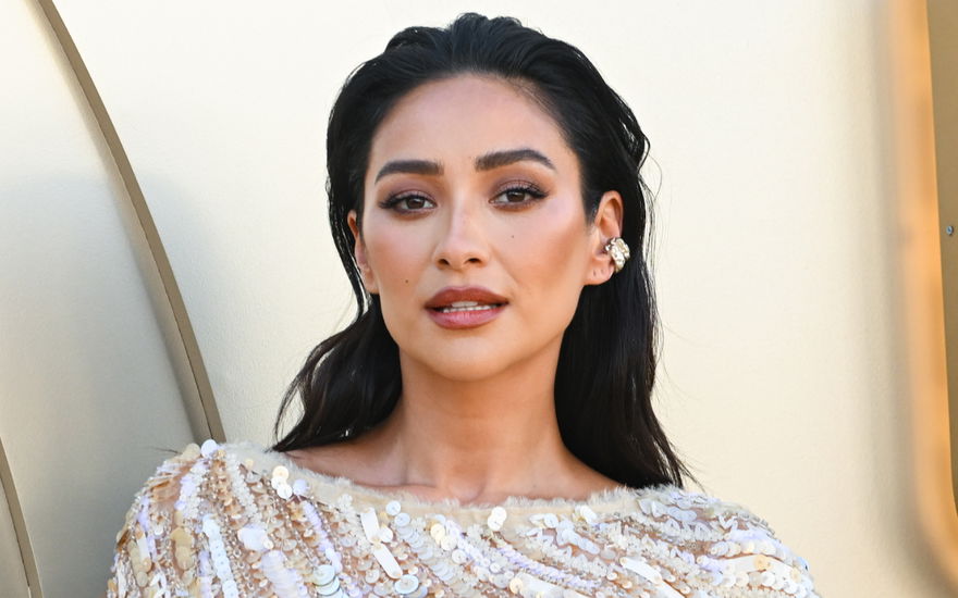 Shay Mitchell auf roten Teppich