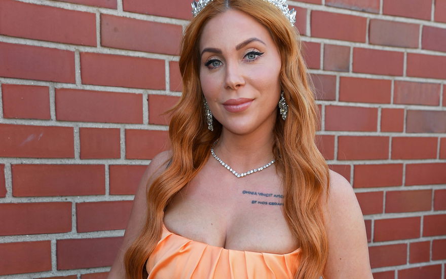 Tara Tabitha mit Krone im Jahr 2025