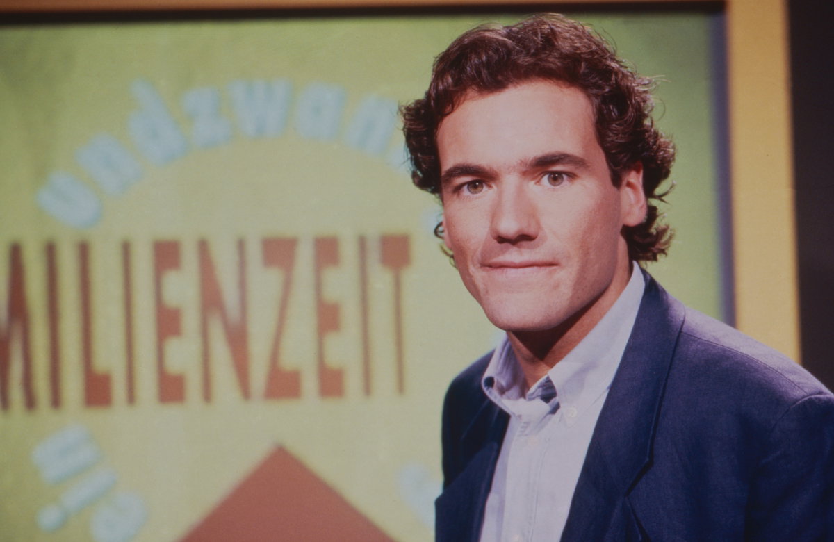 Tommi Ohrner vor Famlienzeit-Logo