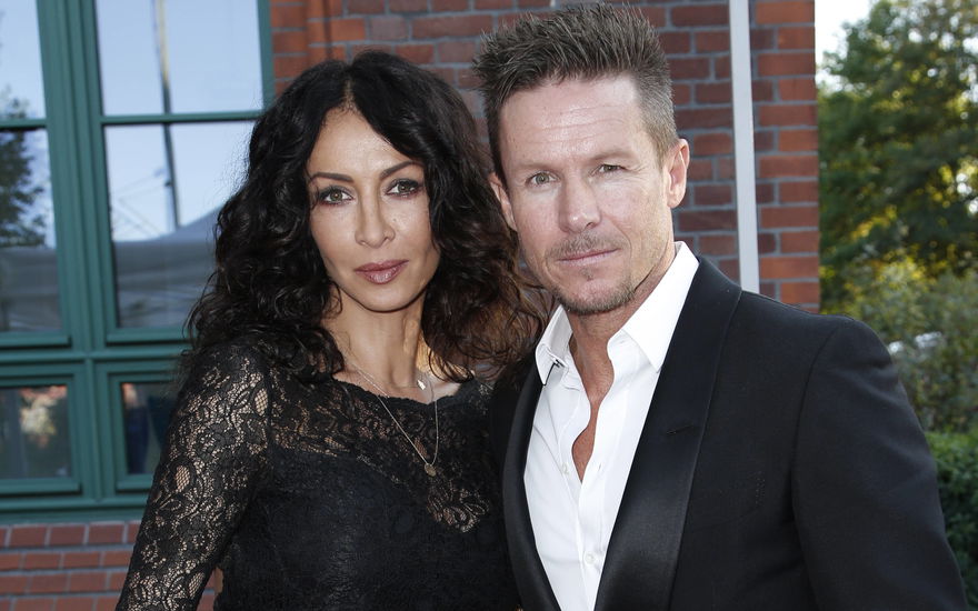 Felix Baumgartner mit Freundin Mihaela, beide in schwarz gekleidet