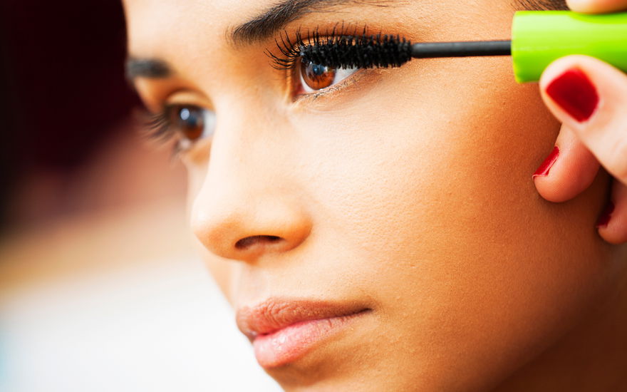 Mascara auftragen