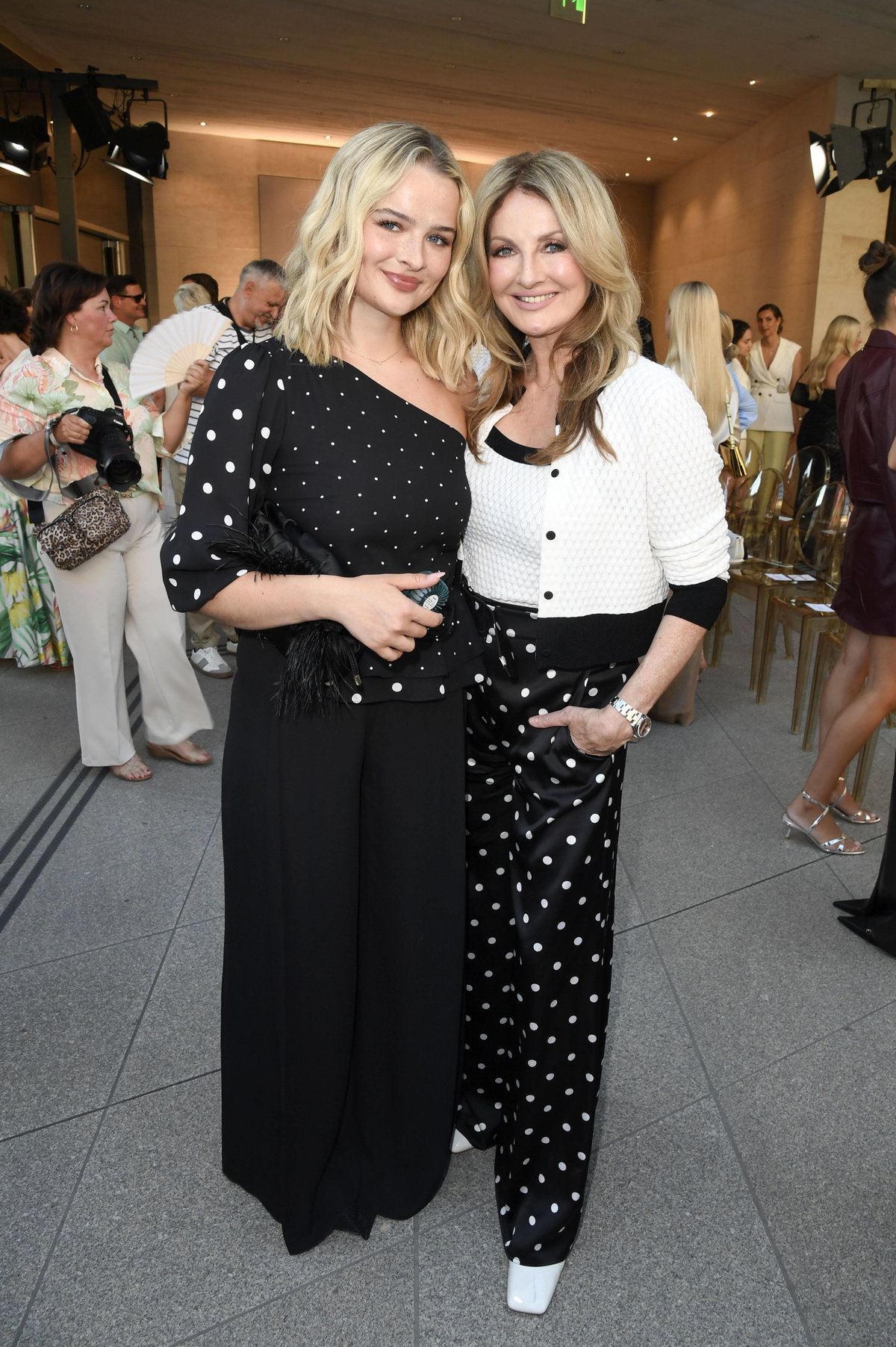 Frauke Ludowig und Tochter Nele Ludowig auf der Berlin Fashion Week 2025