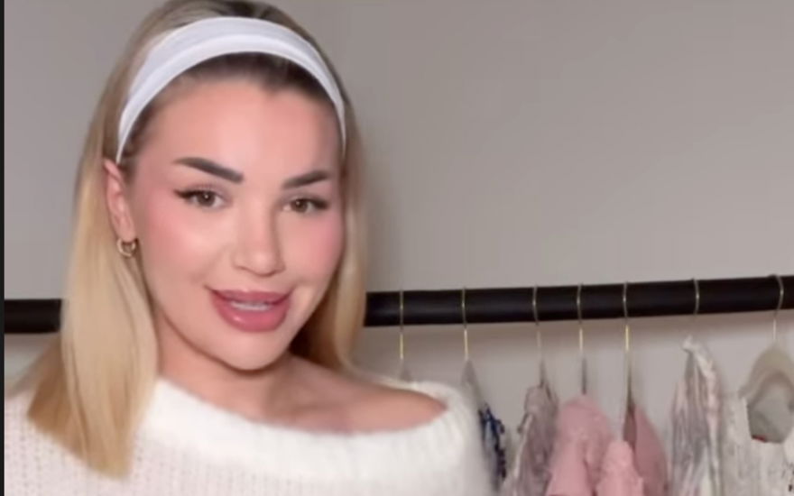 Kim Virginia Hartung lächelt