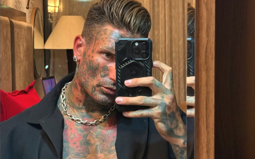 Nikola Glumac macht Spiegel-Selfie