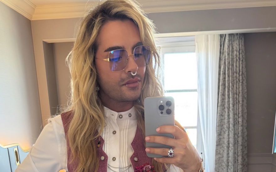 Bill Kaulitz macht Seflie