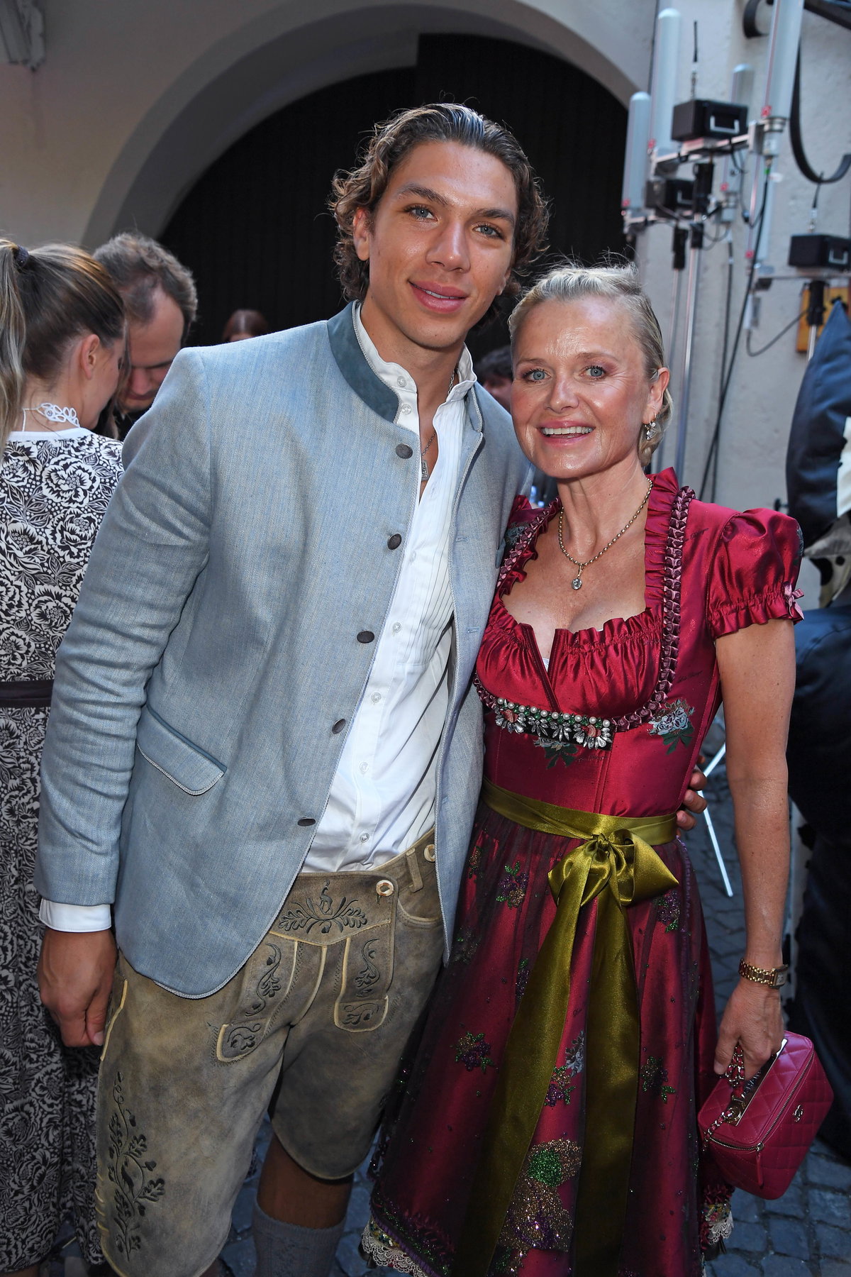 Elias Becker mit Barbara Sturm beim "HeidiFest"