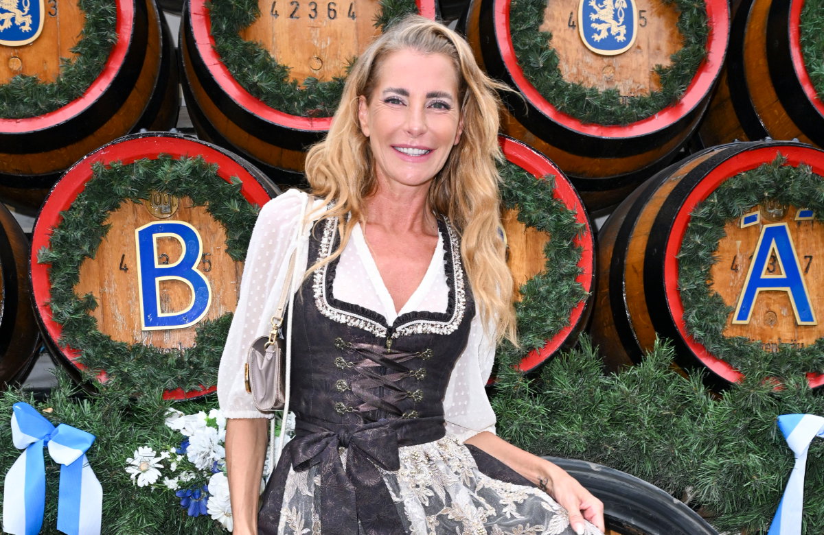Giulia Siegel strahlt