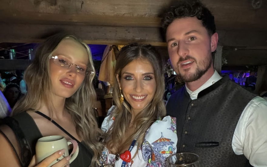 Laura Marie, Cathy Hummels, Jannik Kontalis auf Oktoberfest