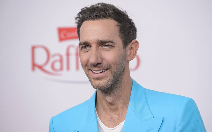 Marcel Remus im blauen Anzug