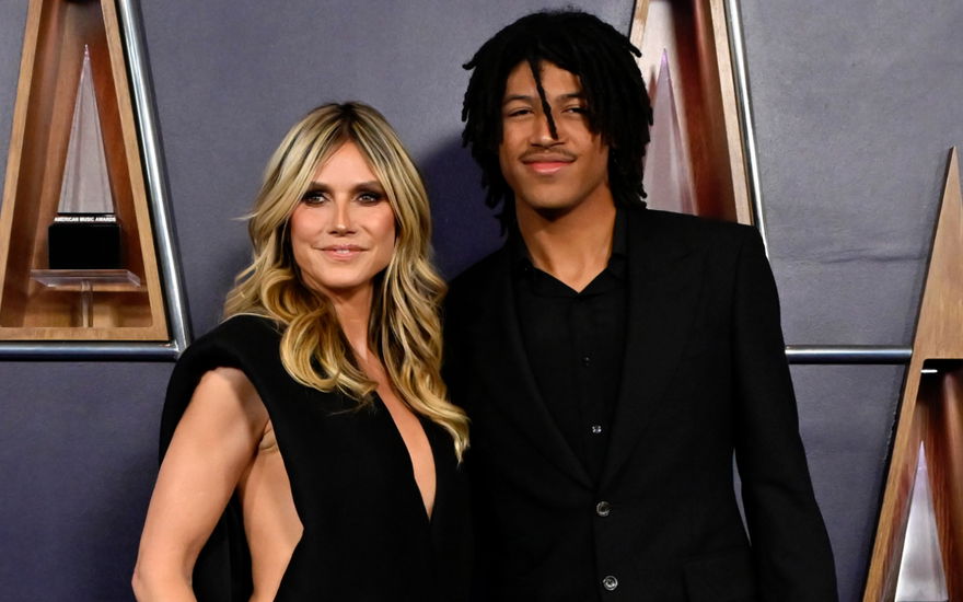 Heidi Klum und Sohn Henry auf rotem Teppich