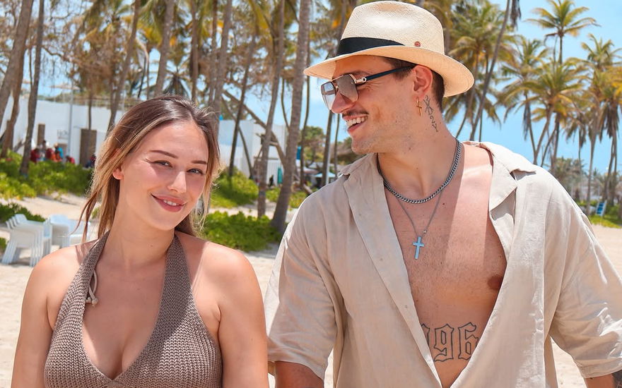 Melina Hoch und Max Bornmann am Strand