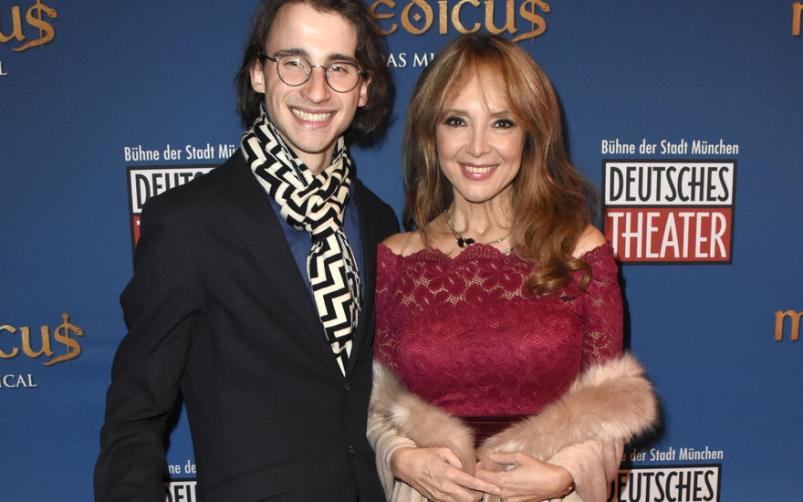 Cornelia Corba mit Adoptivsohn Benjamin