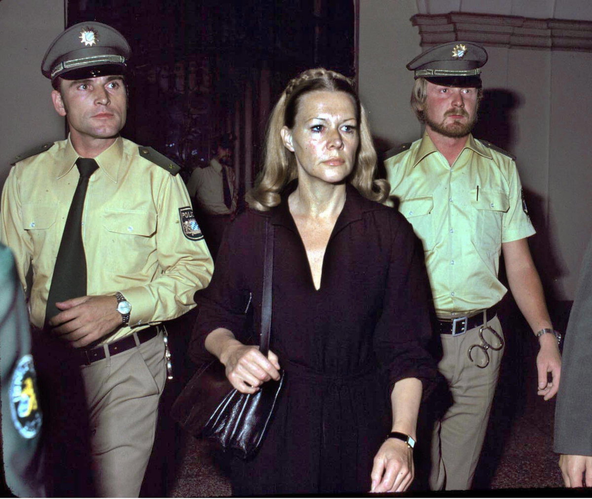 1977 erschoss Ingrid van Bergen ihren Verlobten Klaus Knaths und wurde vor Gericht zu einer Gefängnisstrafe verurteilt