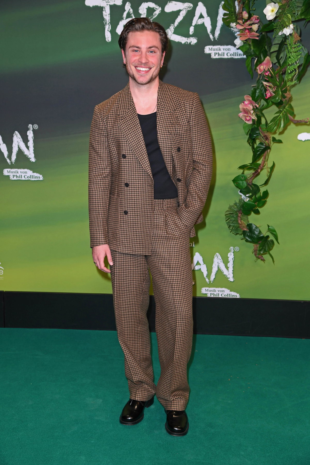 Jannik Schümann bei "Tarzan"-Premiere